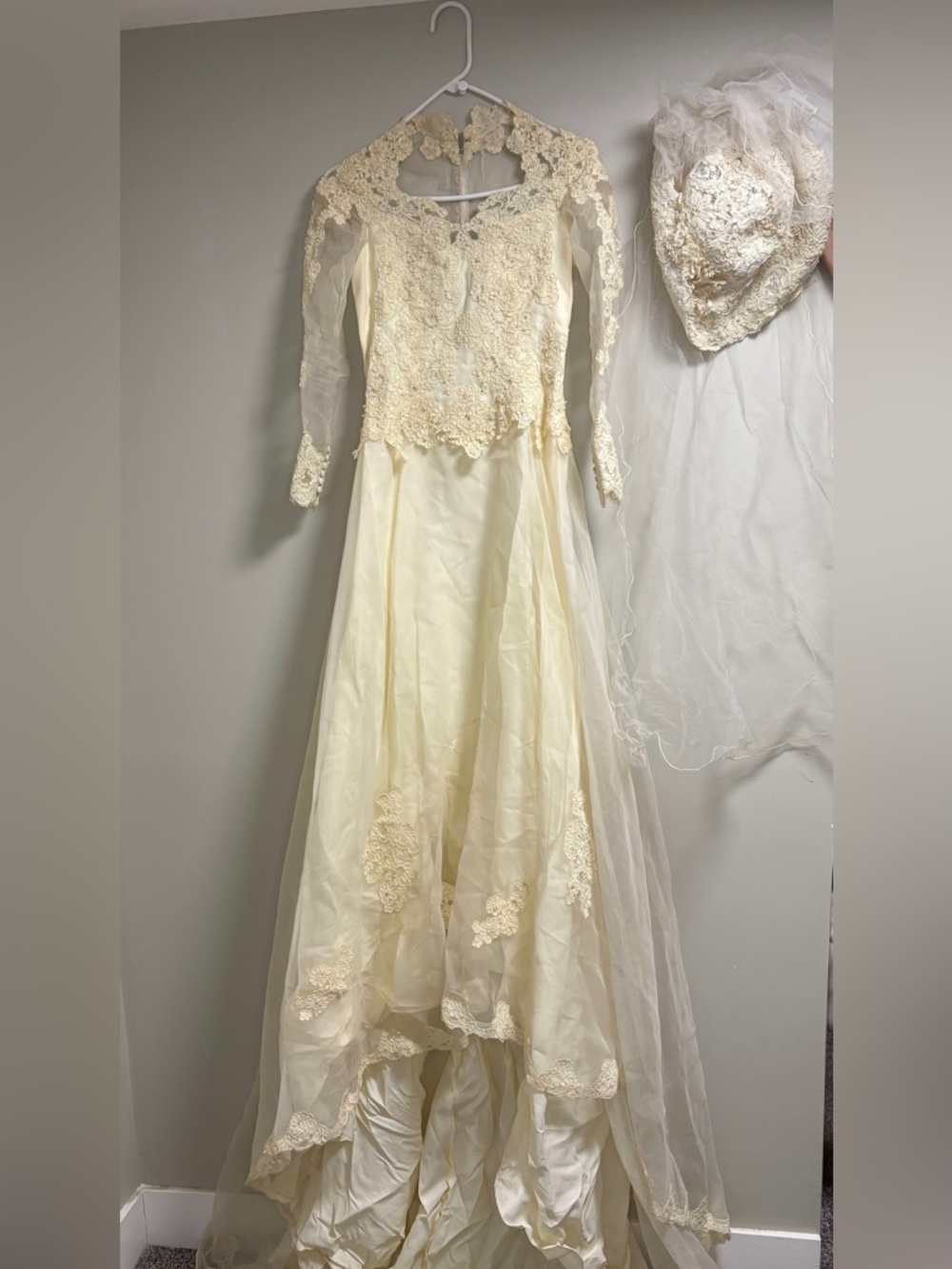 Vintage 70s Lace Wedding Dress w/ Train & Veil – Union Made USA Boho Bridal